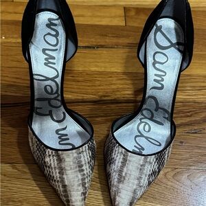 Sam Edelman Cream and Black Heels with Pointed Toe and Open Side Design